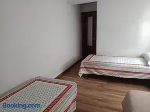 Acogedora habitación privada en piso familiar con baño compartido - Image 3