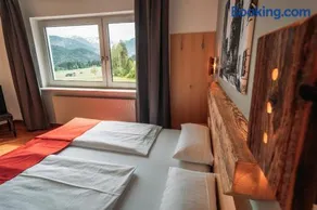 Hahnenkamm Hostel - Image 1