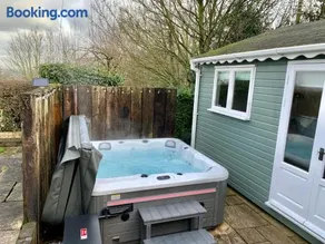 The Summerhouse, countryside retreat with private hot tub - Image 4