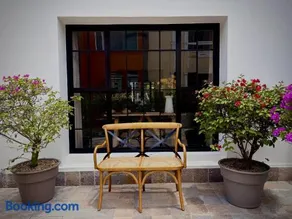 Bright Room in a Boutique Hotel with Breakfast Included - Image 3