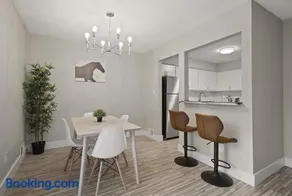 Relax & Unwind in Rochester Cozy Vacation Spot - Image 2