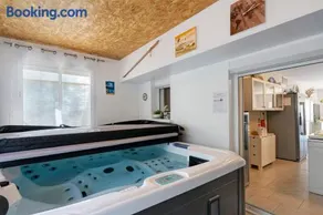 Gîte „Les Lauriers Roses Du 17“ mit privater Terrasse, WLAN und Klimaanlage - Image 2