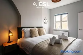4 Bedroom House - Great for Group Stays - Image 3
