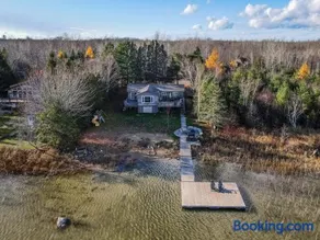 Serene Lakefront Retreat Explore and Unwind - Image 1