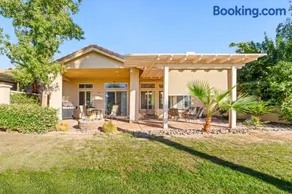 Desert Retreat with Fire Pit & Golf Views in Indio - Image 5