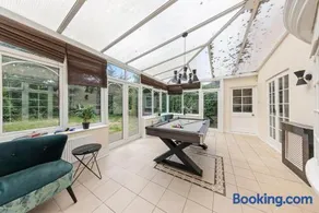 Luxury House in Hertfordshire - Image 4
