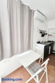 Private bedroom with bathroom - Image 4