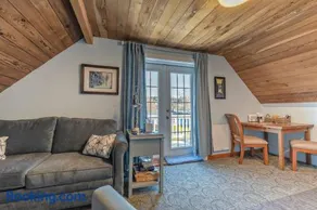 UPSTAIRS Alki Beach APARTMENT - Seattle -Historic-1858 - Image 3
