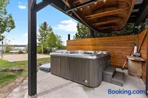 Georgian Legendary Tobermory Retreat With Hot Tub - Image 5
