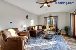 Natures Retreat Renovated with Quiet Pond Views - Image 1