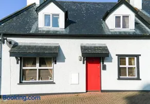 Castle Cottage By The Beach - Image 1