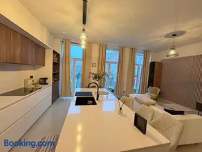 Bright & Stylish 2BR Quiet Terrace - Image 1