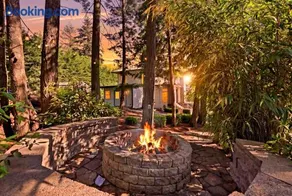 Luxury Family Estate Near PDX, Theater, Sauna & Game Room - Image 2