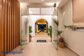 Cirillo Family Hotel-Christinas Studios - Image 3