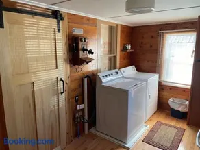 Cozy Lumberjack Cottage - Image 3