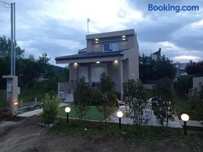 Art Villa - Image 1