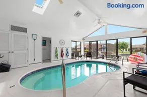 NEW! 4BR I Indoor Pool on the Bay in Boat Town USA - Image 3