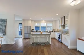 Hillside Haven - Image 4