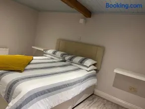 Ferry House - Image 4