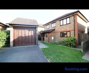 The Pondmore-Spacious Detached house in Ashford with free parking close to M20 - Image 2