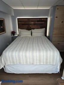 Shad Cove Lake Rentals - Image 2