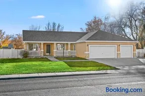 3BR Home • Near Maverik Center & Valley Fair - Image 1