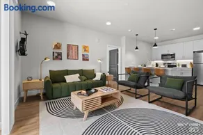 Music-Inspired, King Suites, Pool ,Gym & Workspace - Image 1