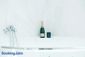 Les Précieuses Suites & Spa II - Image 3