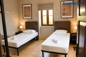 Charming Family Room with Pool in Marsaxlokk - Image 1