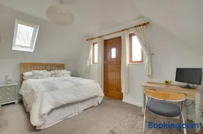 2 Bed in Woodbridge oc-owls - Image 4