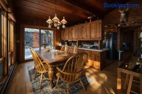Stack's Back Bay Retreat - Image 2