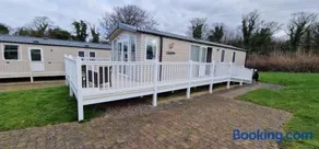 Beautiful caravan near Edinburgh nr 14 - Image 2