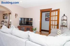 The Rhine Street Retreat Prime location! - Image 3