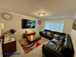 Kings Court Home - Image 2