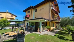 B&B Sandra - Image 1
