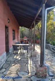 The Strawhouse under the mountain - Image 3