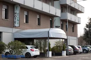 Tiby Hotel - Image 4