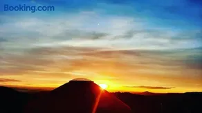 Yourte ,volcans,randonnées,lacs,quiétude - Image 1