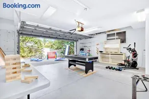 Oceanfront Escape - Private Beach Access - Game Room - Bikes - Surfboard - Image 2
