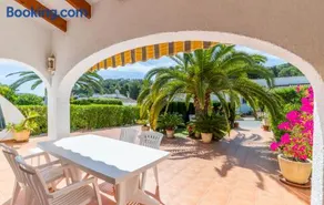 Las Flores by Sun & Sea Homes - Image 1