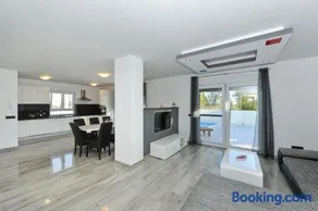Maison de vacances avec piscine privée, terrasse et barbecue | Vue nature - Image 3
