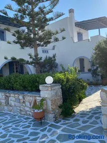 Kapares Studios & Apartments - Image 1
