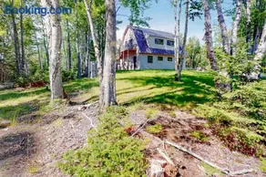 Cozy and modern hideaway - walk to the beach - fast WiFi & washer/dryer - Image 2