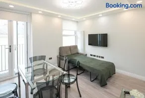 Roof Haven at Kensington Mews - Image 4