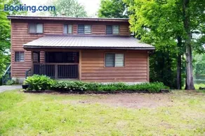 Modern 4BR Lake Escape with Patio & BBQ Area - Image 1