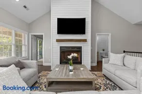 Luxurious Pine Manor Golf Front Estate - Image 4