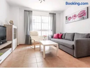 Apartamento con patio y piscina cerca de Sevilla - Image 1