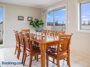 3A Kunama - 4BR House l Central Location l Aircon l WiFi - Image 3