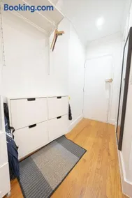 2BR APT near Mount Sinai & Metropolitan Hospitals - Image 1
