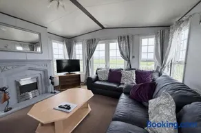 4 Berth Caravan With Full Sea View At Barmston Beach Holiday Park Ref 62047O - Image 3